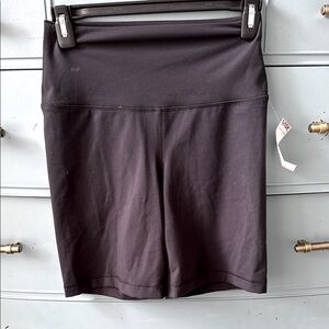 NWT Yogalicious 7in Black Biker Short. SZ M